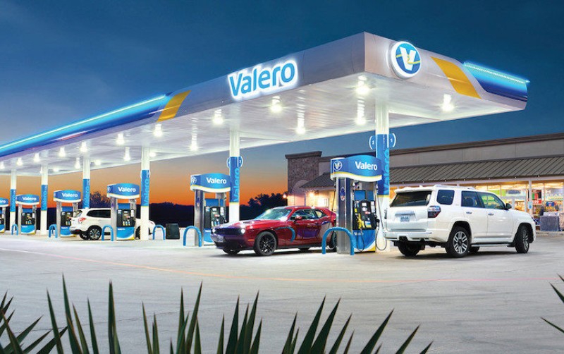 Valero refuerza sus estaciones de servicio contra el COVID-19.